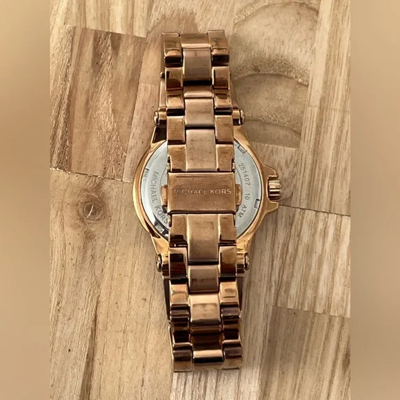 Michael Kors Ladies Watch Crystals Accents Pearl Dial Rose Gold-Tone Bracelet